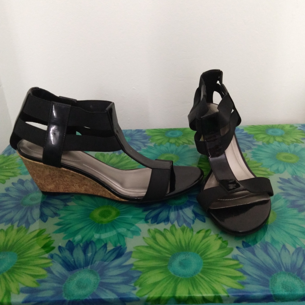 Dexflex comfort black patent sandal